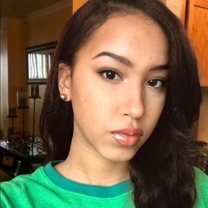 Meet your Posher, Genevie